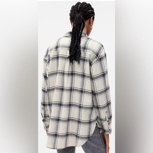 NWT Gap Woman Oversized Flannel Big Shirt XXL Gray & White 63” chest x 33” long - Picture 2 of 3